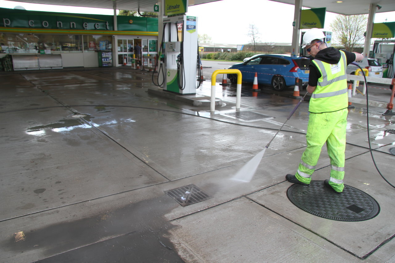 forecourt-cleaning
